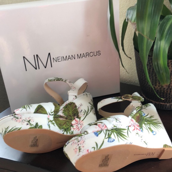 ❌❌SOLD❌❌Neiman Marcus Knotted Platform Wedge Espad - Picture 7 of 12